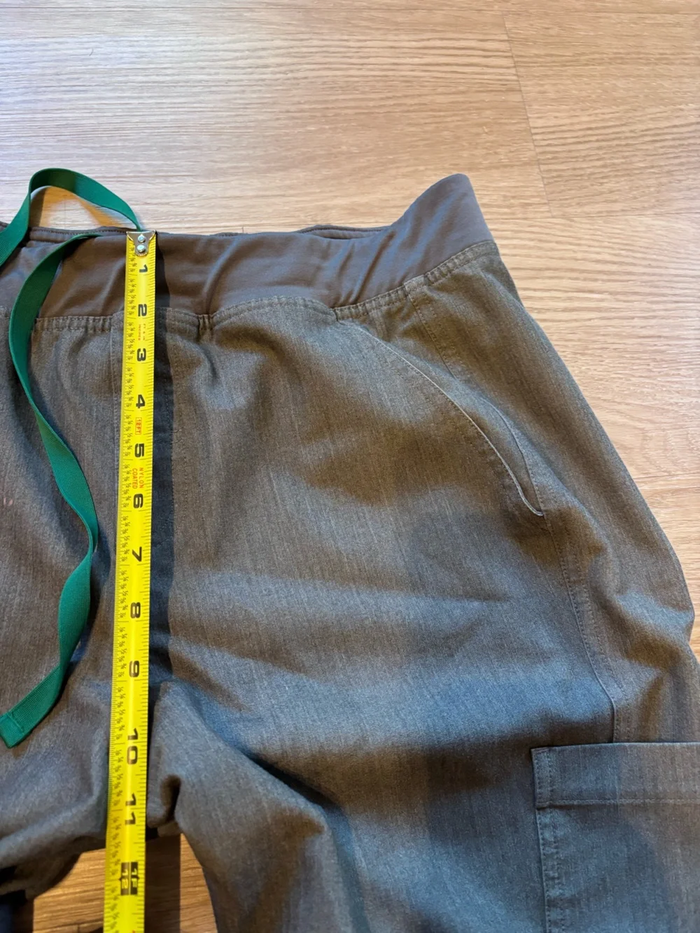 FIGS Men’s L Axim Straight-Leg Scrub Pant Cargo Pocket Graphite Gray Flaw*